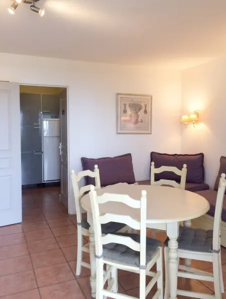 Appartement 45 m² à Roquebrune-sur-Argens, piscine partagée et vue montagne : photo 8