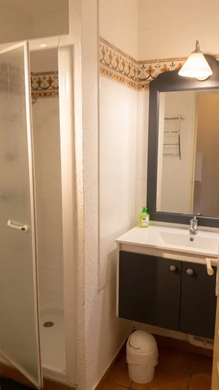 Appartement 45 m² à Roquebrune-sur-Argens, piscine partagée et vue montagne : photo 11