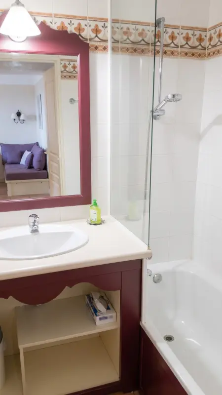Appartement 45 m² à Roquebrune-sur-Argens, piscine partagée et vue montagne : photo 13
