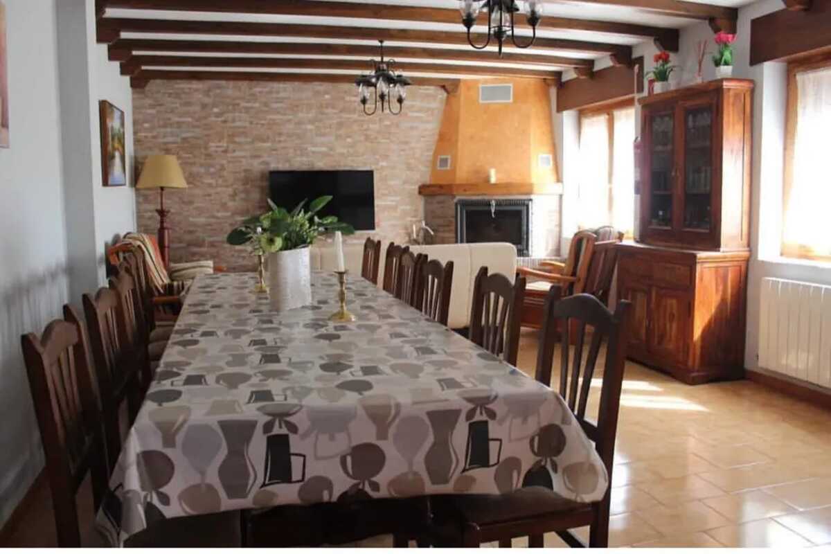 Maison familiale à Peral de Arlanza avec jardin clôturé et barbecue - Photo 11