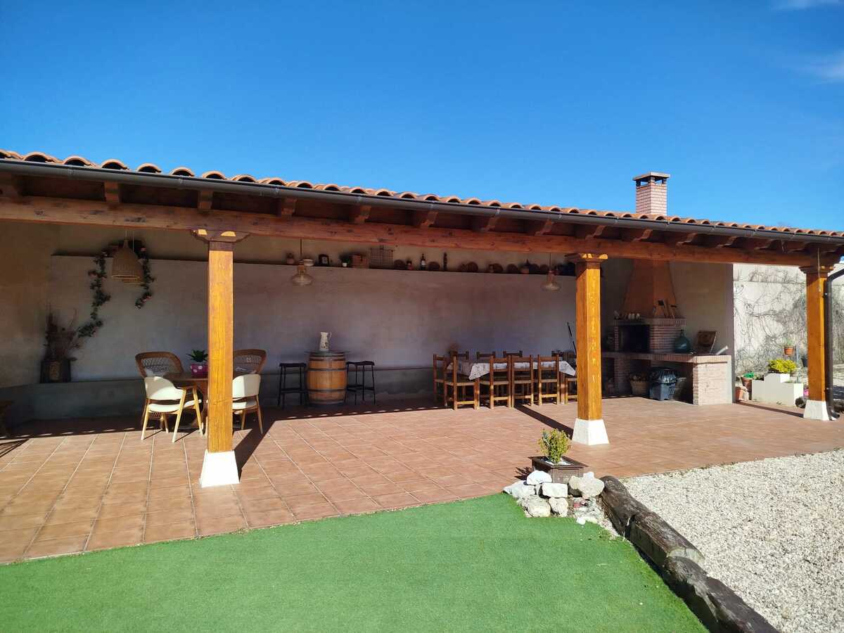 Maison familiale à Peral de Arlanza avec jardin clôturé et barbecue - Photo 14