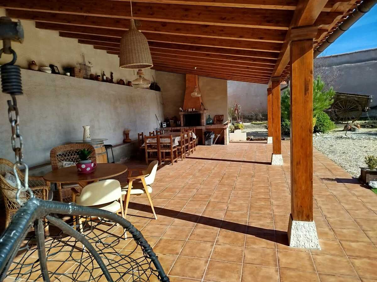 Maison familiale à Peral de Arlanza avec jardin clôturé et barbecue - Photo 17