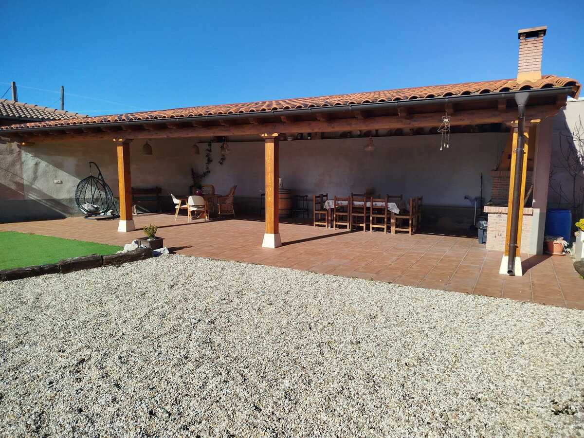 Maison familiale à Peral de Arlanza avec jardin clôturé et barbecue - Photo 32