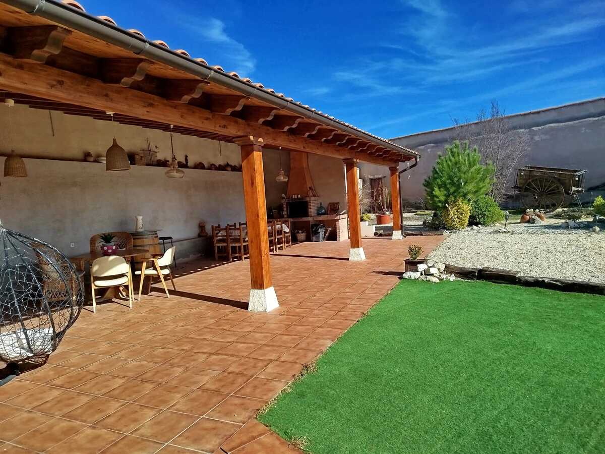 Maison familiale à Peral de Arlanza avec jardin clôturé et barbecue - Photo 36