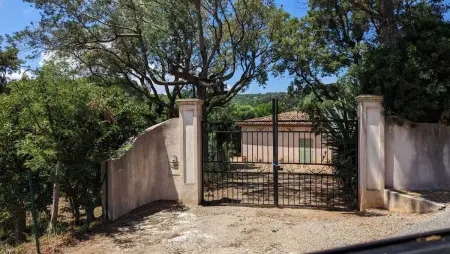 Villa avec piscine privée et jardin clos à La Croix-Valmer : photo 32