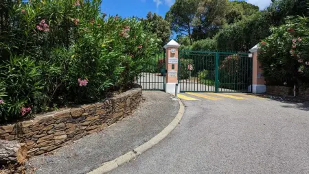 Villa avec piscine privée et jardin clos à La Croix-Valmer : photo 33