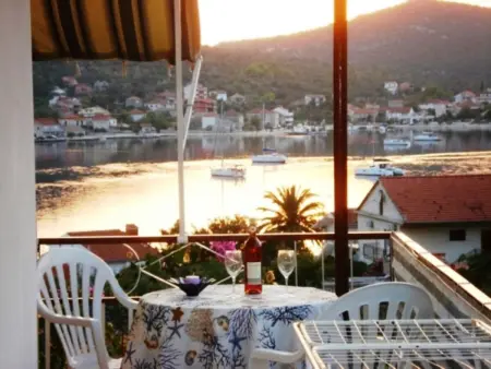 Location appartement à Vinišće, Appartement charmant à Vinišće avec parking inclus