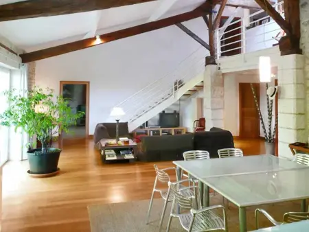 Maison avec piscine privée et jardin clos à Bellon, 8 personnes : photo 2
