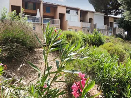 Maison charmante à Cogolin avec vue sur la mer et piscine - Photo 14