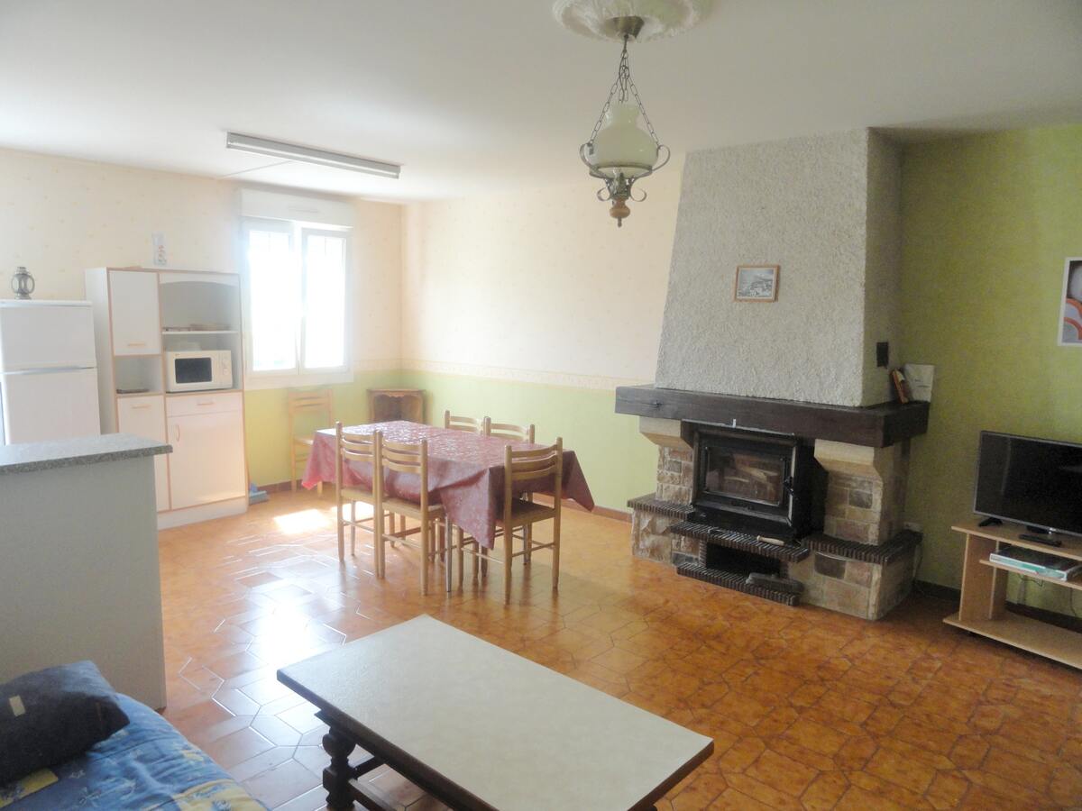 Maison 90m² Saint-Laurent-la-Roche, jardin avec terrasse barbecue - Photo 3