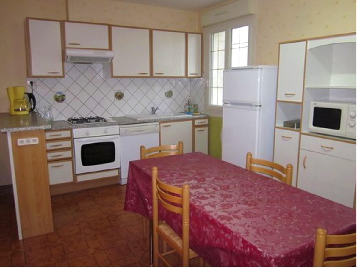Maison 90m² Saint-Laurent-la-Roche, jardin avec terrasse barbecue - Photo 6