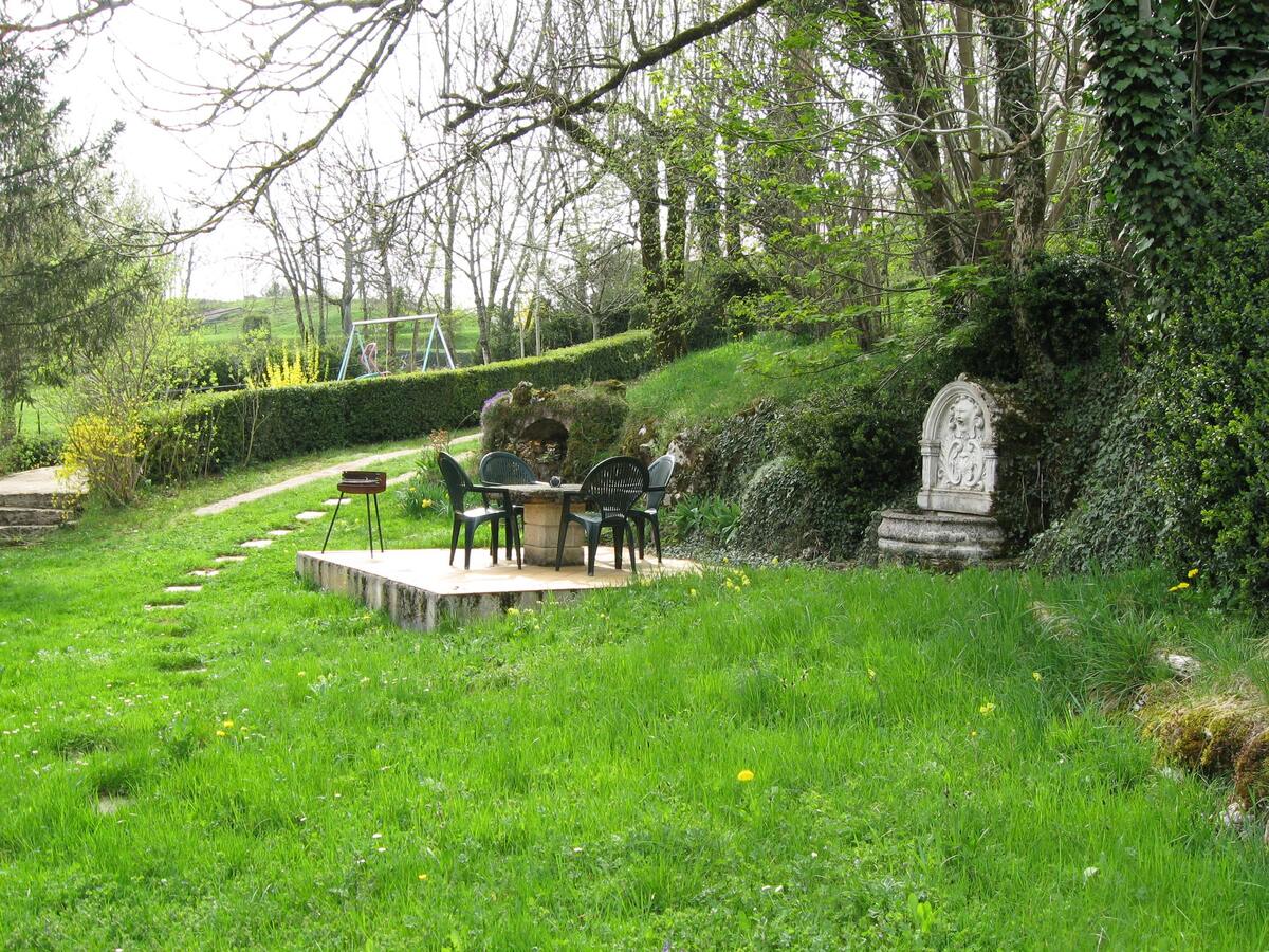 Maison 90m² Saint-Laurent-la-Roche, jardin avec terrasse barbecue - Photo 12