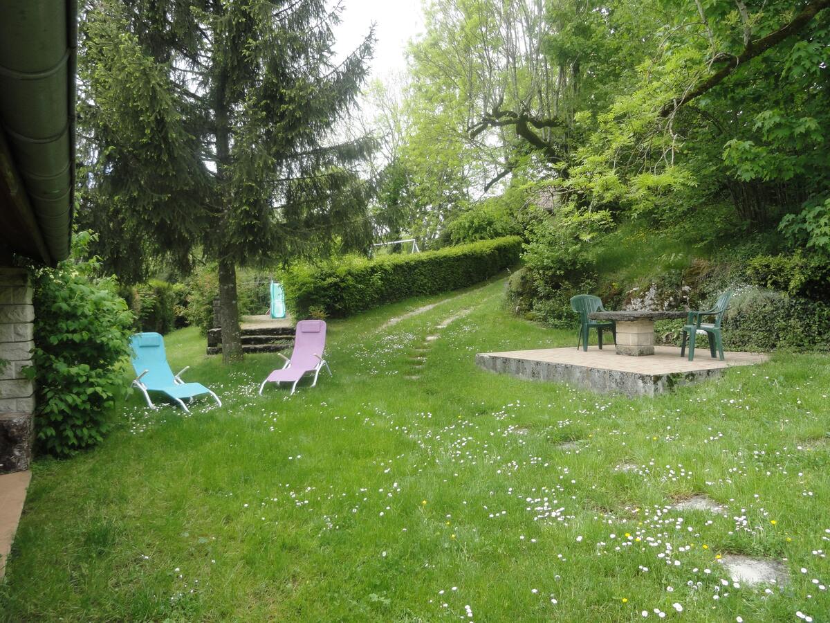 Maison 90m² Saint-Laurent-la-Roche, jardin avec terrasse barbecue - Photo 13