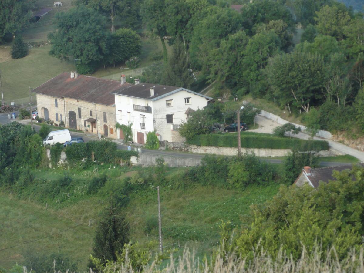 Maison 90m² Saint-Laurent-la-Roche, jardin avec terrasse barbecue - Photo 16