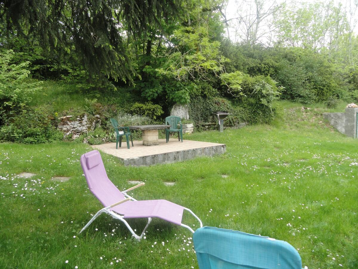 Maison 90m² Saint-Laurent-la-Roche, jardin avec terrasse barbecue - Photo 17