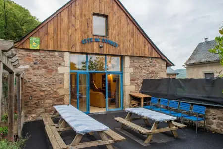 Location maison à Saint Côme d'Olt, Grande maison conviviale à Saint-Côme-dOlt avec jardin et cheminée