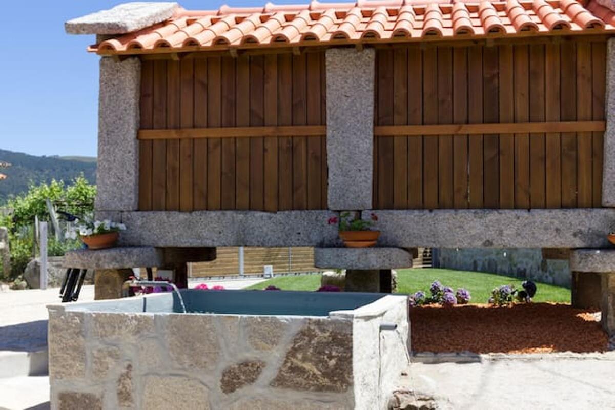 Maison de charme avec cheminée et terrasse barbecue - Photo 9