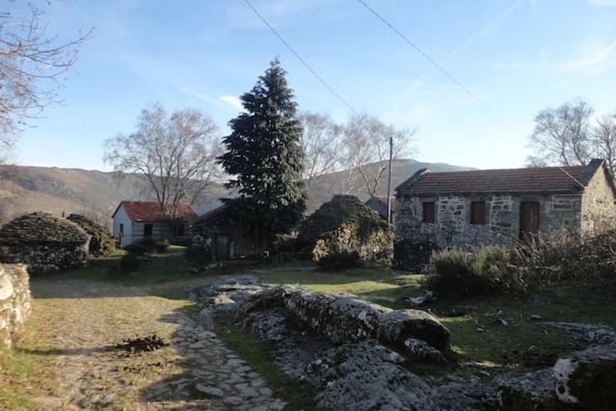 Maison de charme avec cheminée et terrasse barbecue - Photo 27