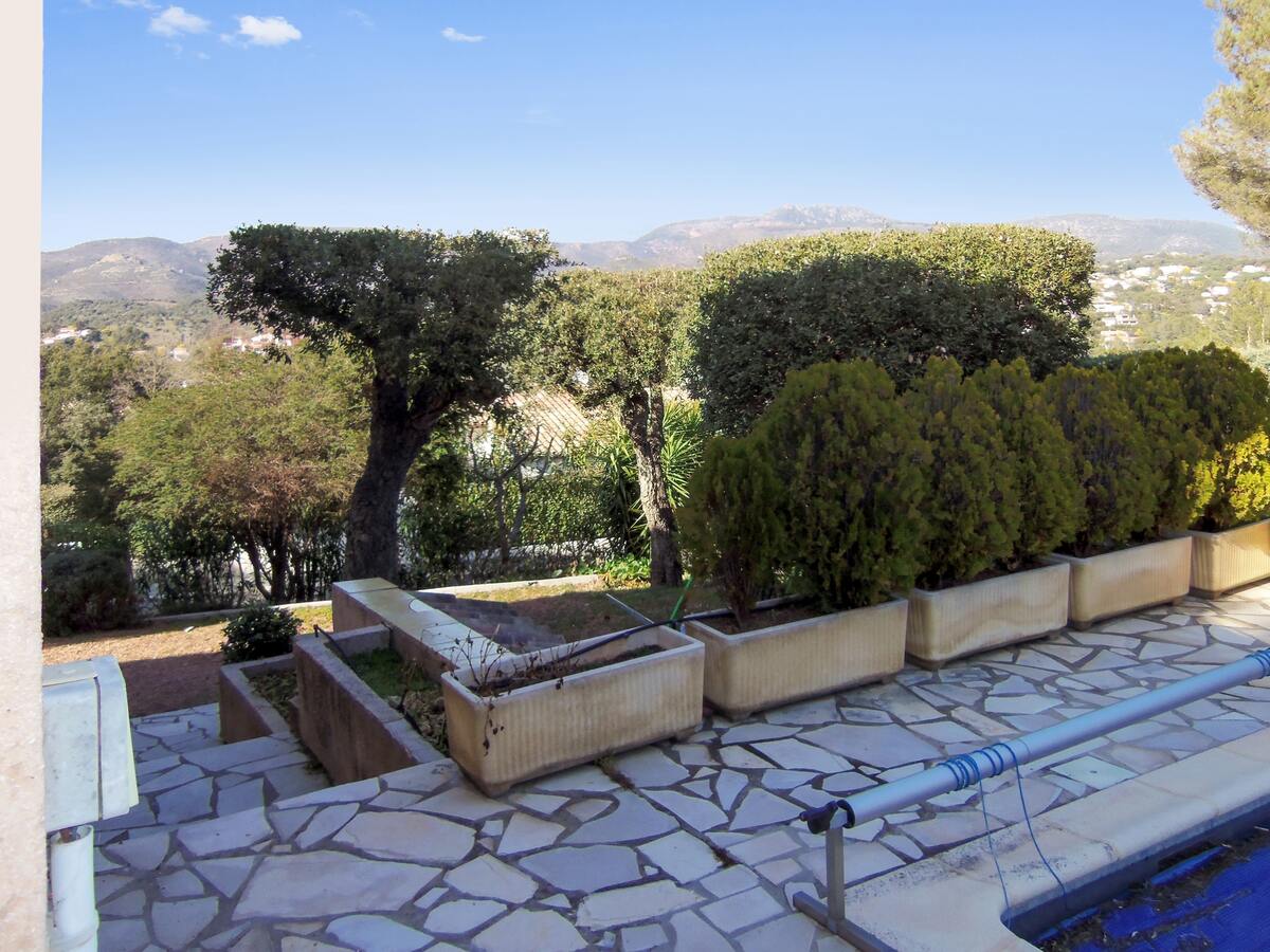 Villa provençale avec piscine privée et vue montagne à Saint-Raphaël - Photo 16