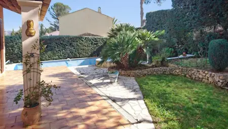 Villa avec piscine à Saint-Raphaël et vue sur la montagne - Photo 1