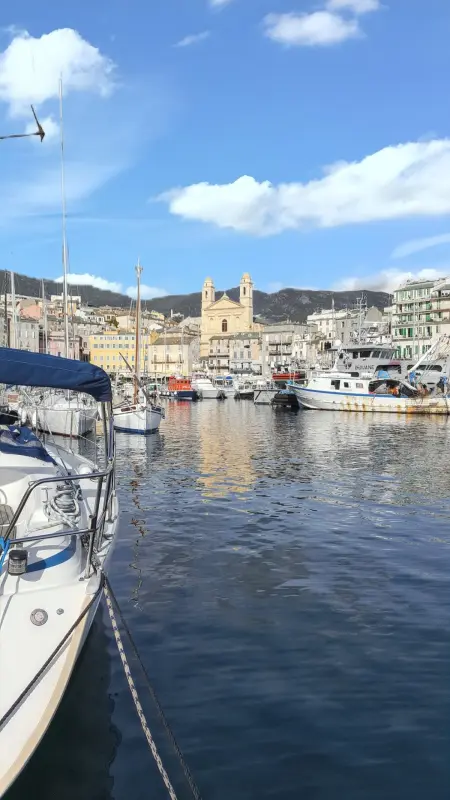 Appartement spacieux à Bastia avec vue mer et montagne. - Photo 25