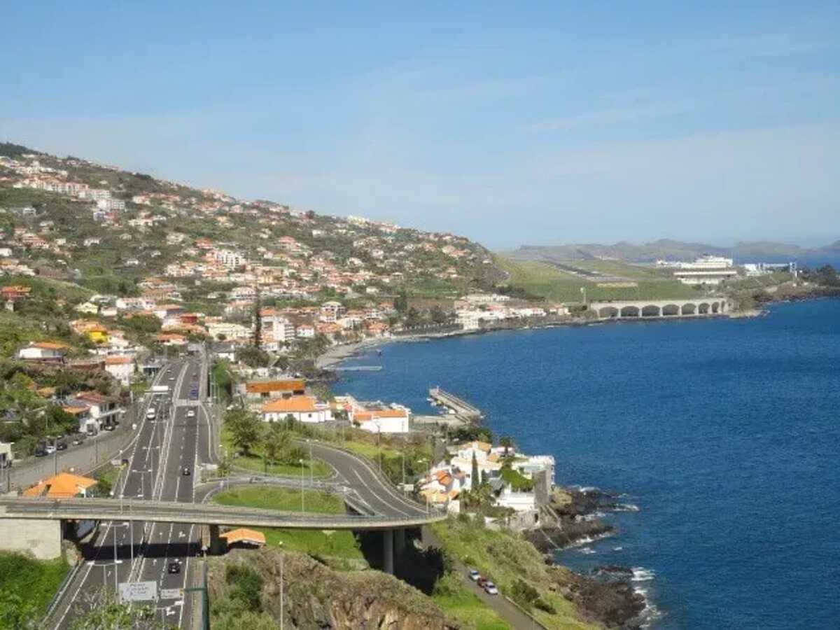 Maison 269 m² à Santa Cruz, jardin clôturé et vue mer - Photo 37