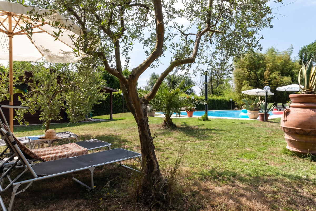 Villa pittoresque à Pise avec terrasse et piscine partagée. - Photo 7