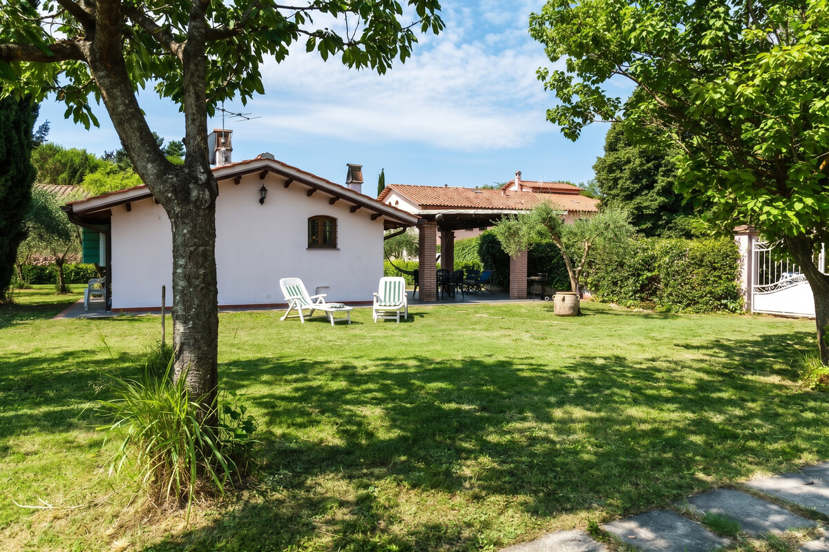 Villa pittoresque à Pise avec terrasse et piscine partagée. - Photo 10