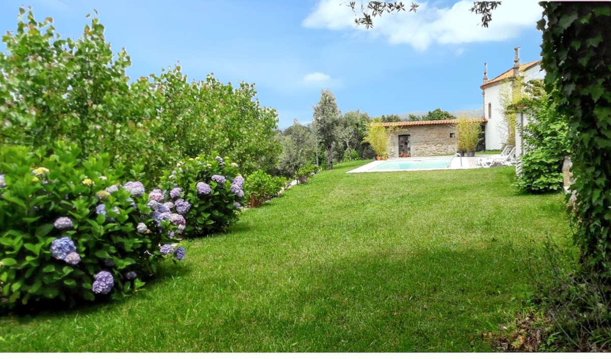 Maison 176 m² à Covelas, piscine partagée et vue montagne - Photo 2