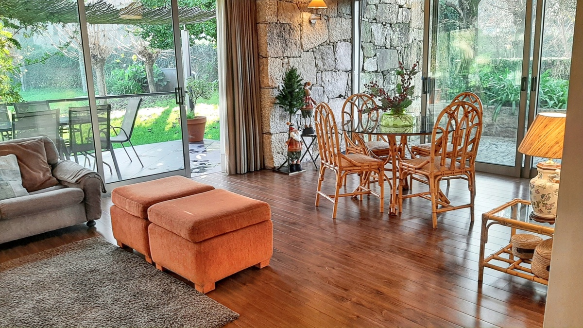 Maison 176 m² à Covelas, piscine partagée et vue montagne - Photo 6