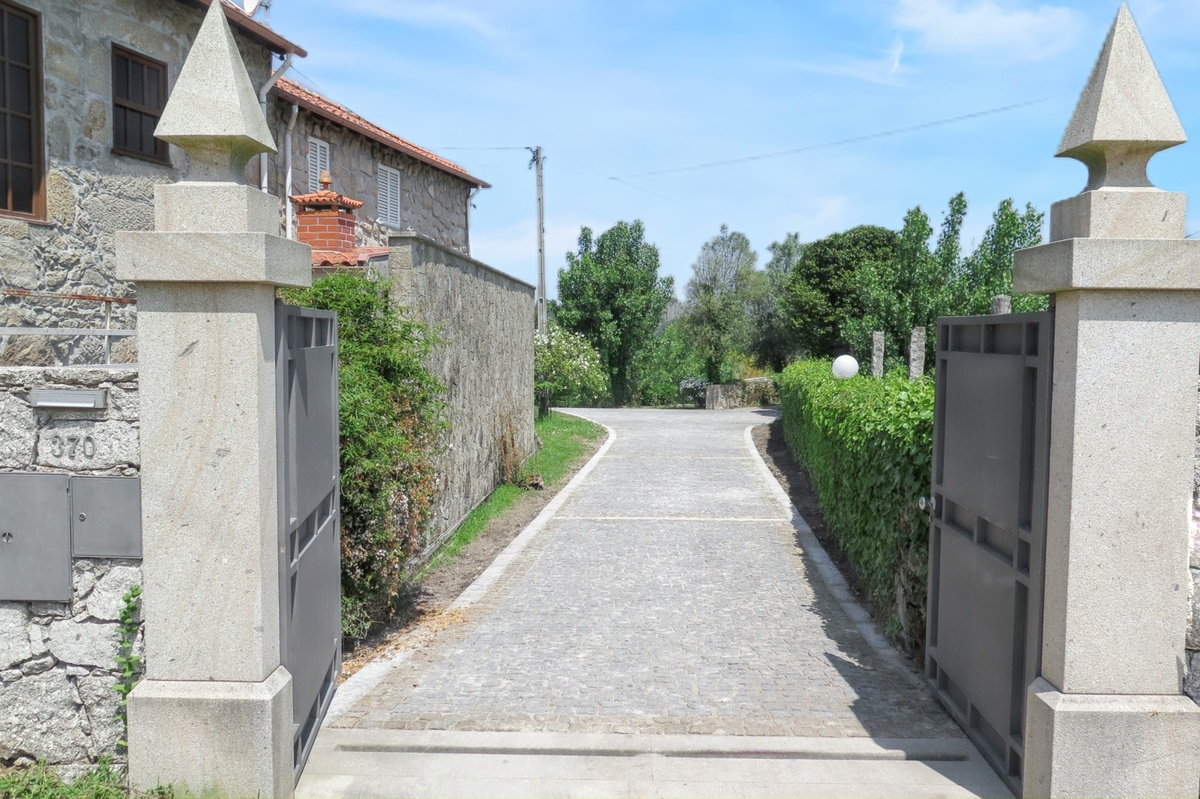 Maison 176 m² à Covelas, piscine partagée et vue montagne - Photo 45