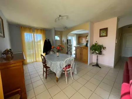Maison accueillante à Gémozac - 100 m² avec jardin fertile. - Photo 2