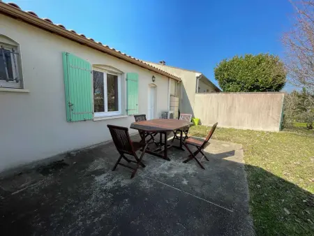 Maison accueillante à Gémozac - 100 m² avec jardin fertile. - Photo 4