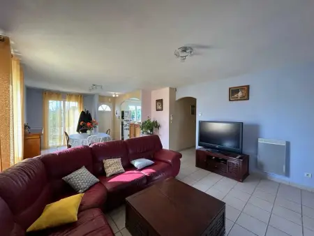 Maison accueillante à Gémozac - 100 m² avec jardin fertile. - Photo 8