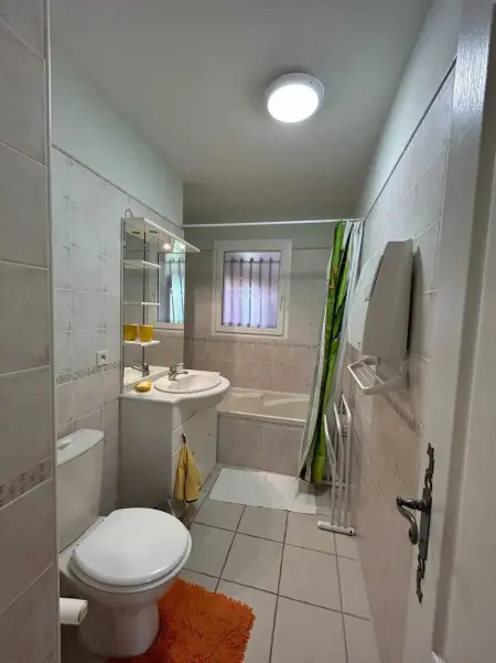 Maison accueillante à Gémozac - 100 m² avec jardin fertile. - Photo 17
