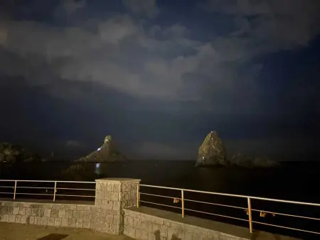 Location appartement à Aci Trezza, Appartement au bord de la mer à Aci Trezza