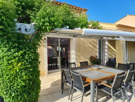 Villa élégante avec piscine privée à Ollioules, 2 chambres : photo 28
