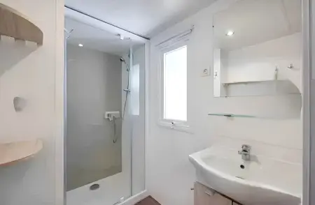 Bungalow confortable à Nans-les-Pins avec piscine partagée - Photo 3