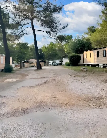Bungalow confortable à Nans-les-Pins avec piscine partagée - Photo 11