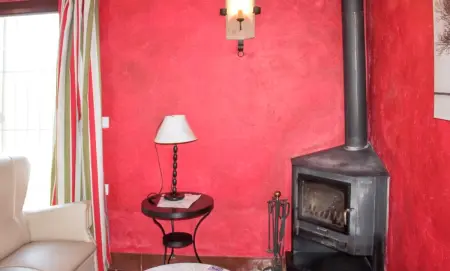 Maison de charme à Estepa, piscine partagée et vue montagne : photo 3