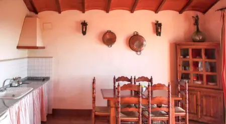 Maison de charme à Estepa, piscine partagée et vue montagne : photo 4