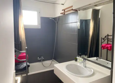 Appartement moderne à Fréjus avec piscine partagée et balcon : photo 5