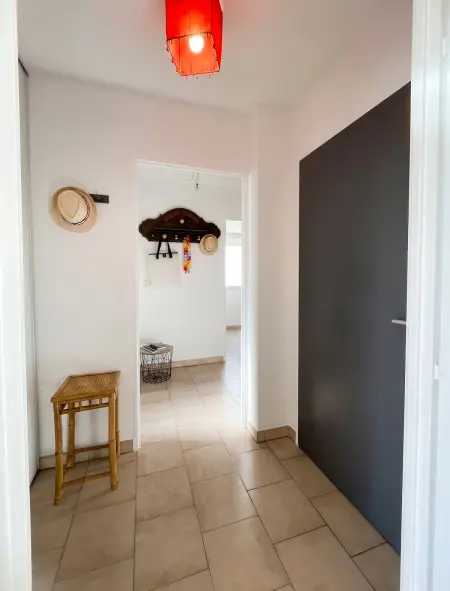 Appartement moderne à Fréjus avec piscine partagée et balcon : photo 6