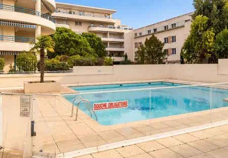 Appartement moderne à Fréjus avec piscine partagée et balcon : photo 7