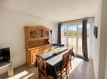 Appartement moderne à Fréjus avec piscine partagée et balcon : photo 8