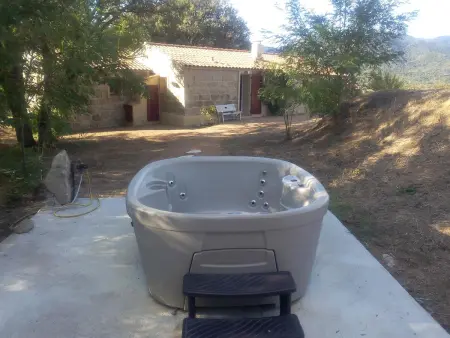 Maison avec jacuzzi, vue montagne et jardin à Sartène : photo 17