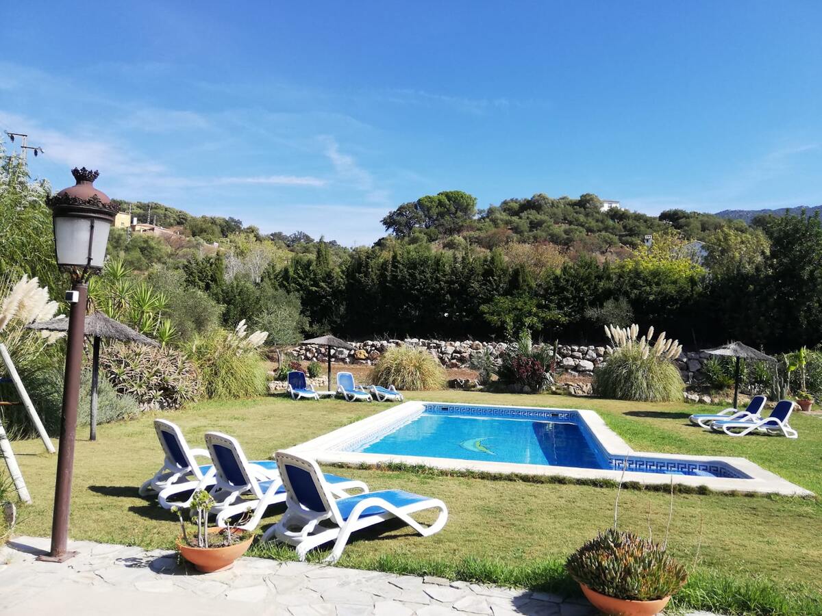 Villa 16 pers., 5 chambres, piscine privée à Ubrique - Photo 1