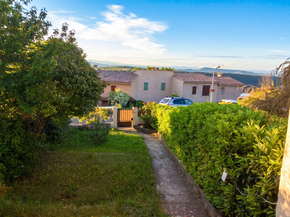 Maison 4 pers. avec jardin clôturé et vue montagne à Vachères - Photo 2