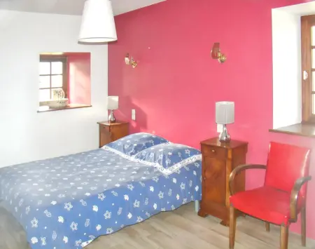 Maison avec superbe jardin et cheminée à Sougéal, 7 pers. : photo 11