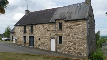 Maison avec superbe jardin et cheminée à Sougéal, 7 pers. : photo 13
